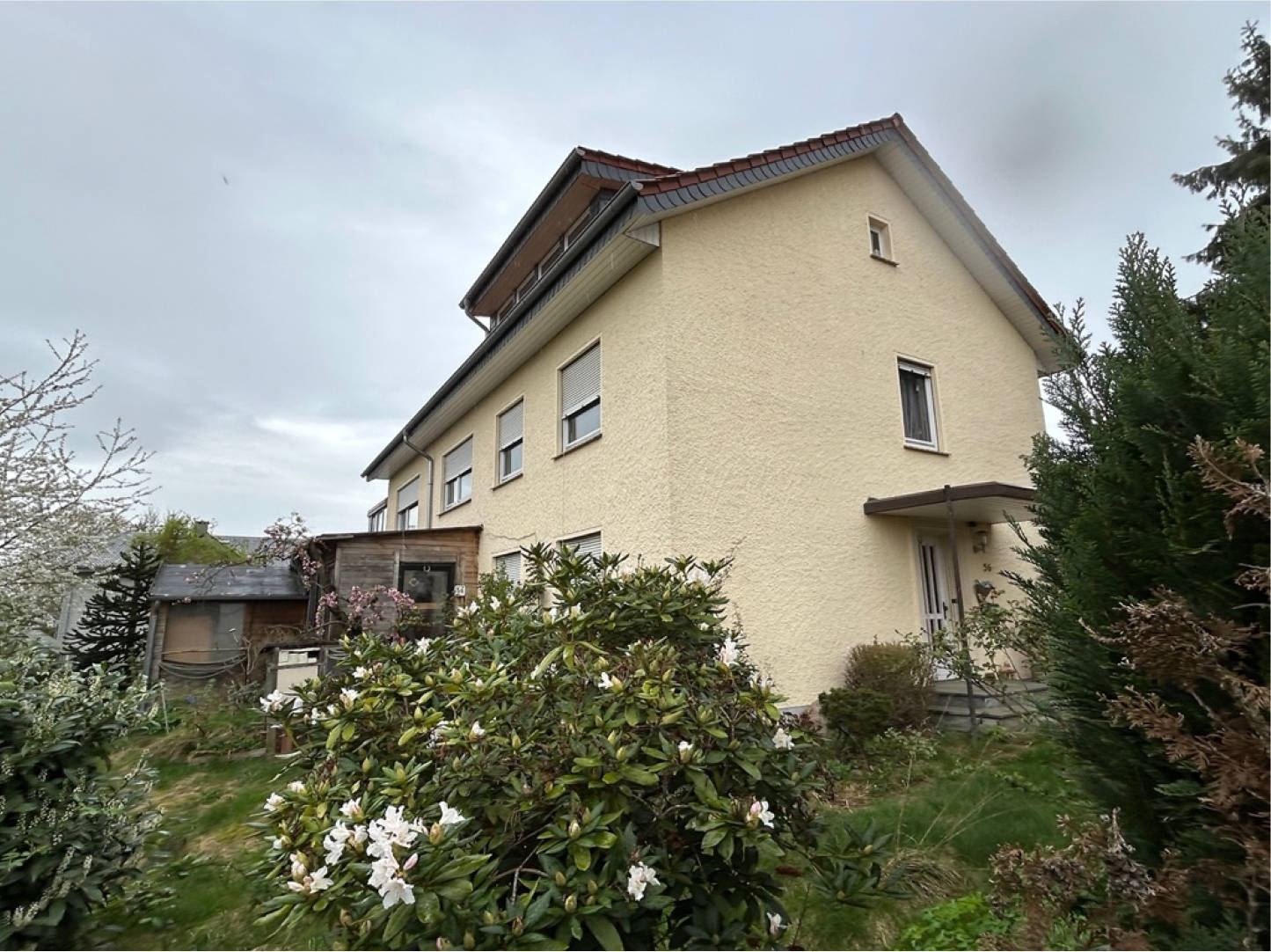 Zweifamilienhaus mit Doppelgarage in Heidestraße 56, 32289 Rödinghausen, Ostkilver
