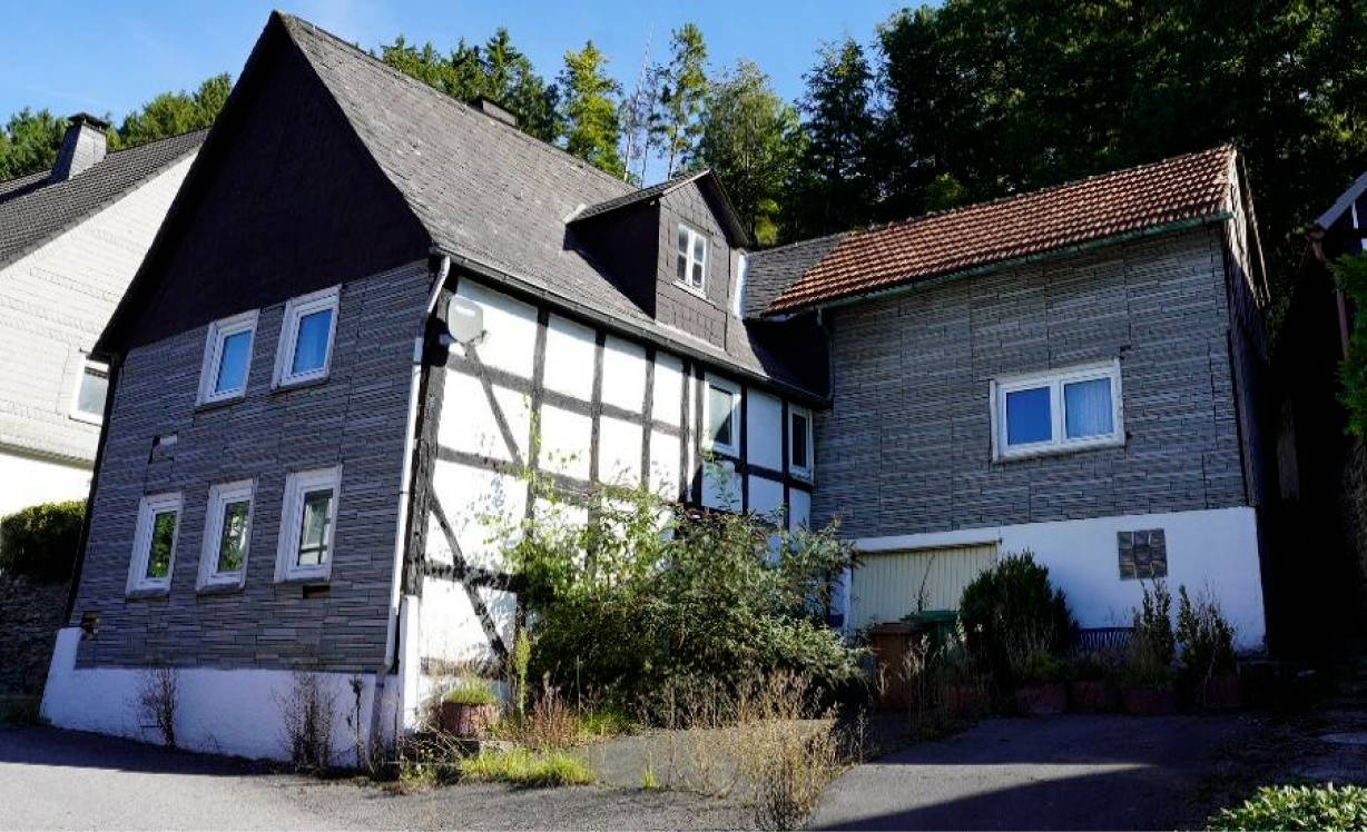 Wohnhaus und Gartengrundstück in Sögtrop 8, 57392 Schmallenberg - Bild 2