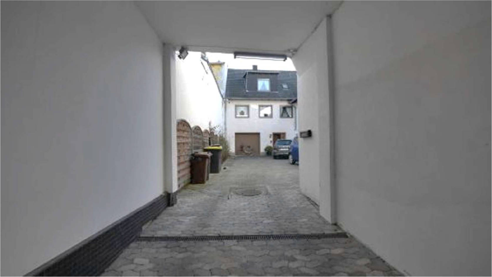 Grundstück mit zwei Häusen, insgesamt 5 Wohneinheiten in Vor dem Voigtstor 10, 53359 Rheinbach - Bild 2