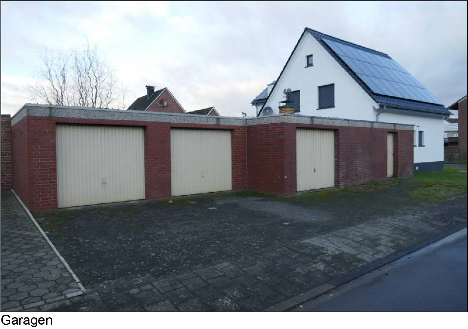 Einfamilienhaus, drei Reihengaragen in Am Hagen 18, 33428 ;Harsewinkel;Marienfeld, Greffen - Bild 3