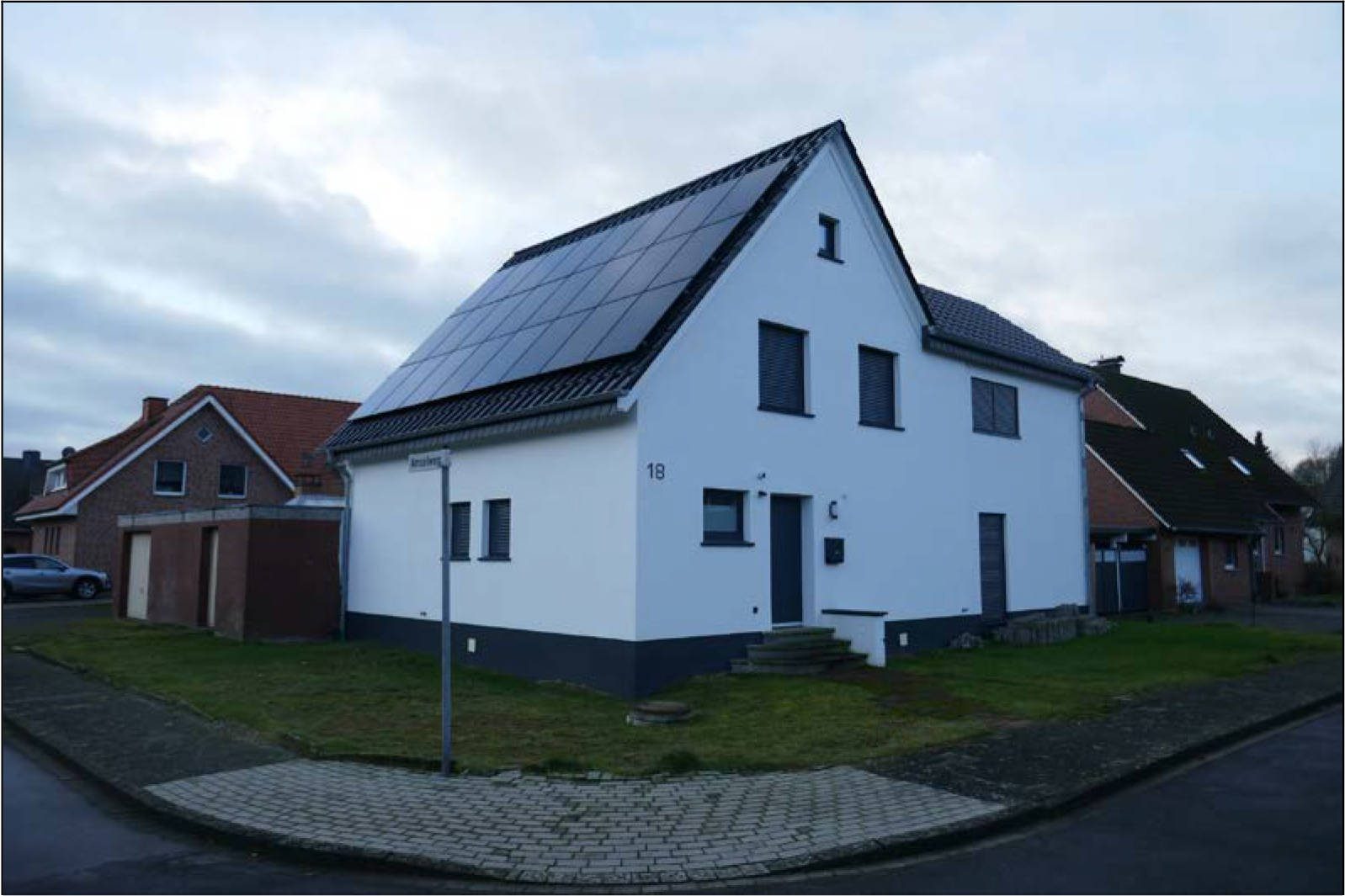 Einfamilienhaus, drei Reihengaragen in Am Hagen 18, 33428 ;Harsewinkel;Marienfeld, Greffen - Bild 2