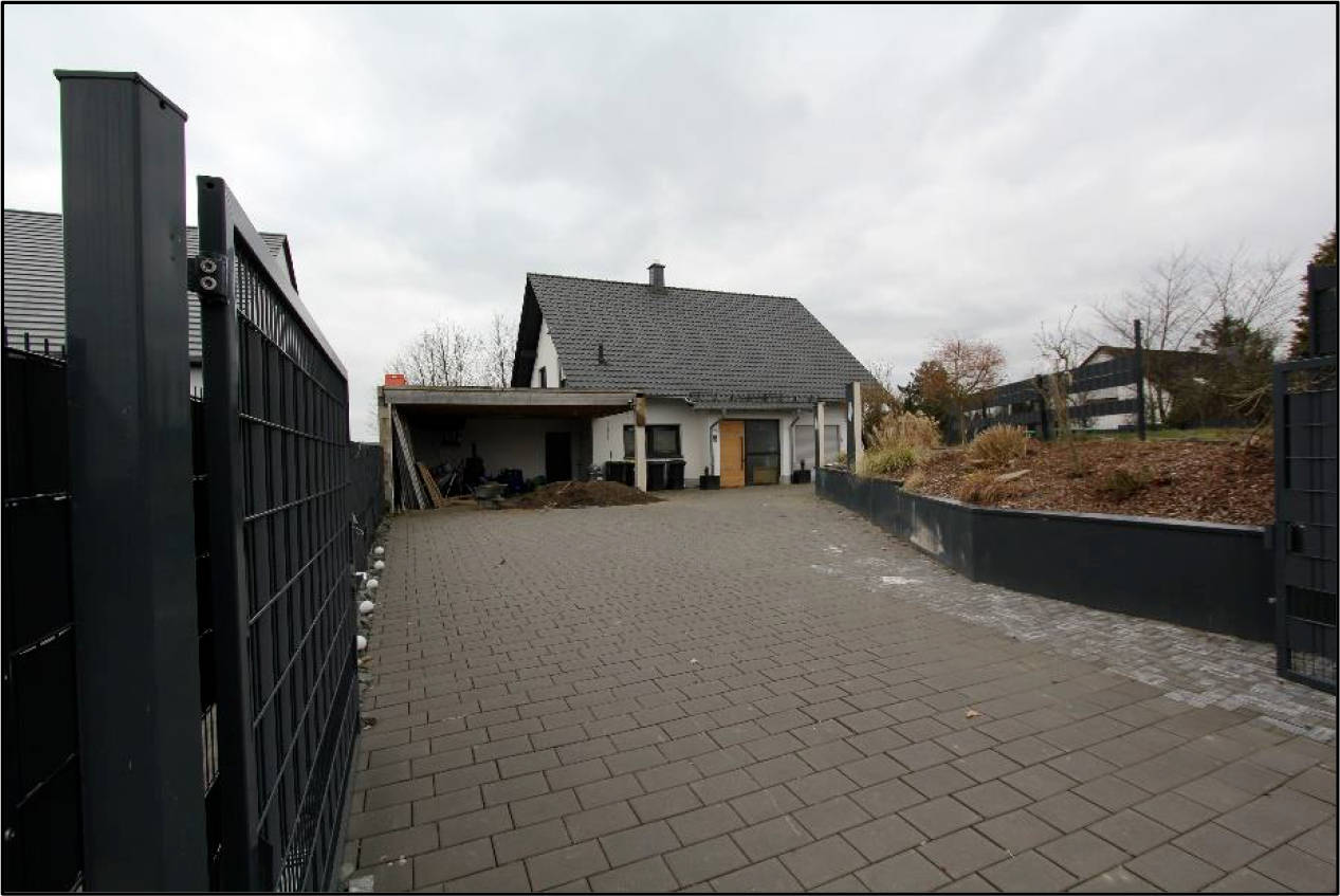 Einfamilienhaus, mit ausgebautem Dachgeschoss, Spitzboden und angebautem Doppelcarport. in Alfred-Schnüttgen-Straße 11, 57439 Attendorn, Biekhofen - Bild 3