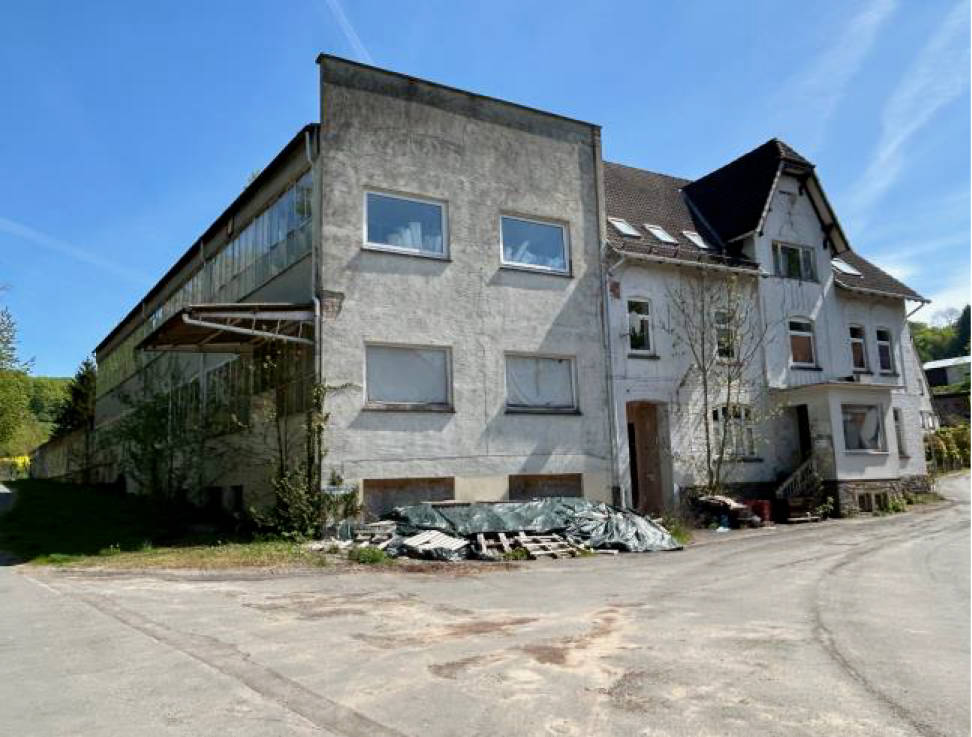 Wohnhaus mit Gewerbehalle in Schulstraße 6, 32689 Kalletal, Heidelbeck