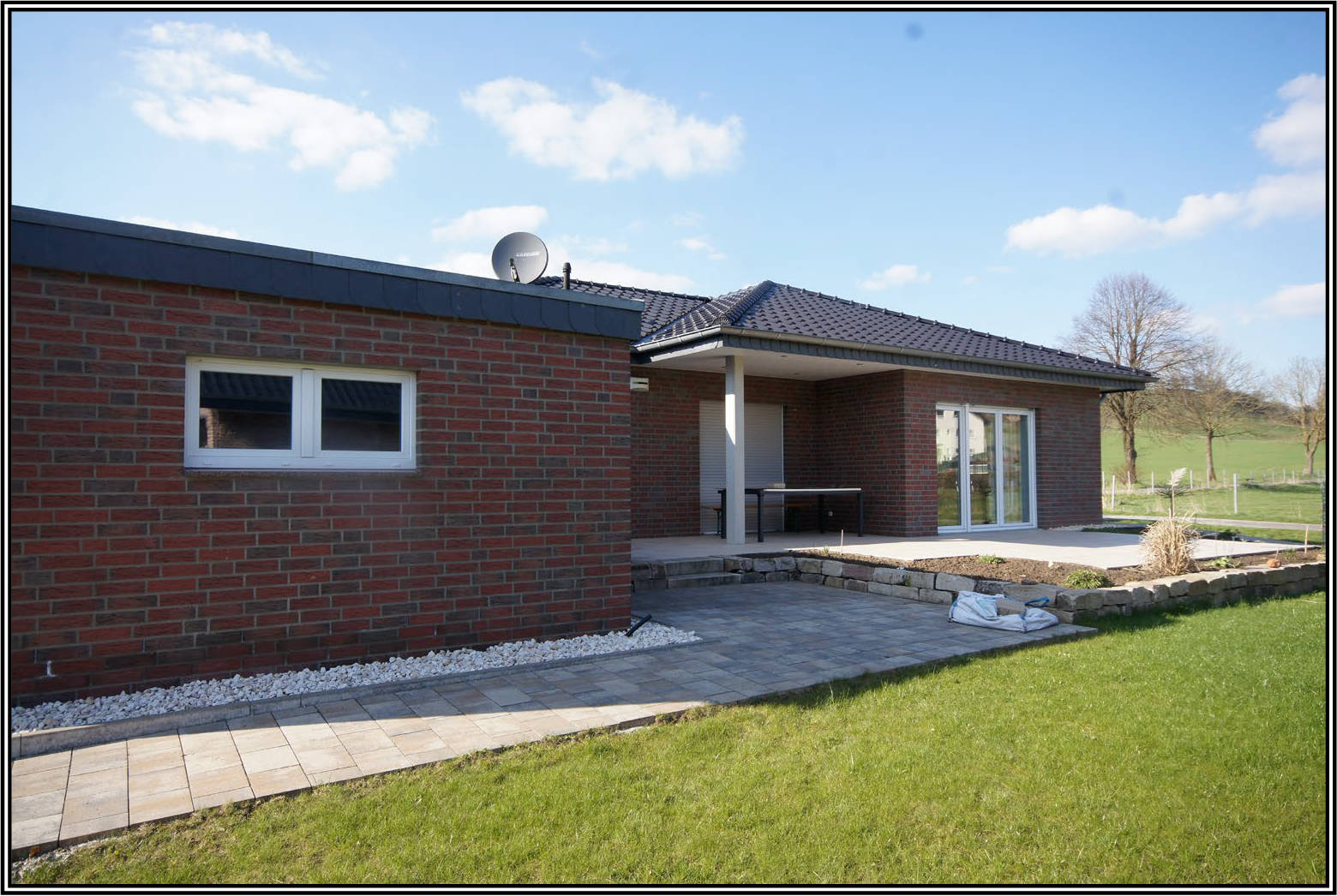 Kfz-Stellplatz, Garage, Einfamilienhaus in Unterm Limberg 28, 33184 Altenbeken, Schwaney - Bild 2