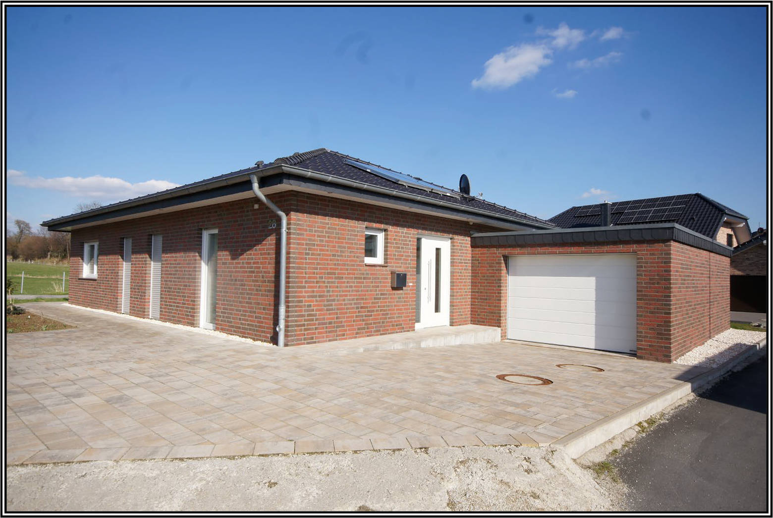 Kfz-Stellplatz, Garage, Einfamilienhaus in Unterm Limberg 28, 33184 Altenbeken, Schwaney - Bild 3