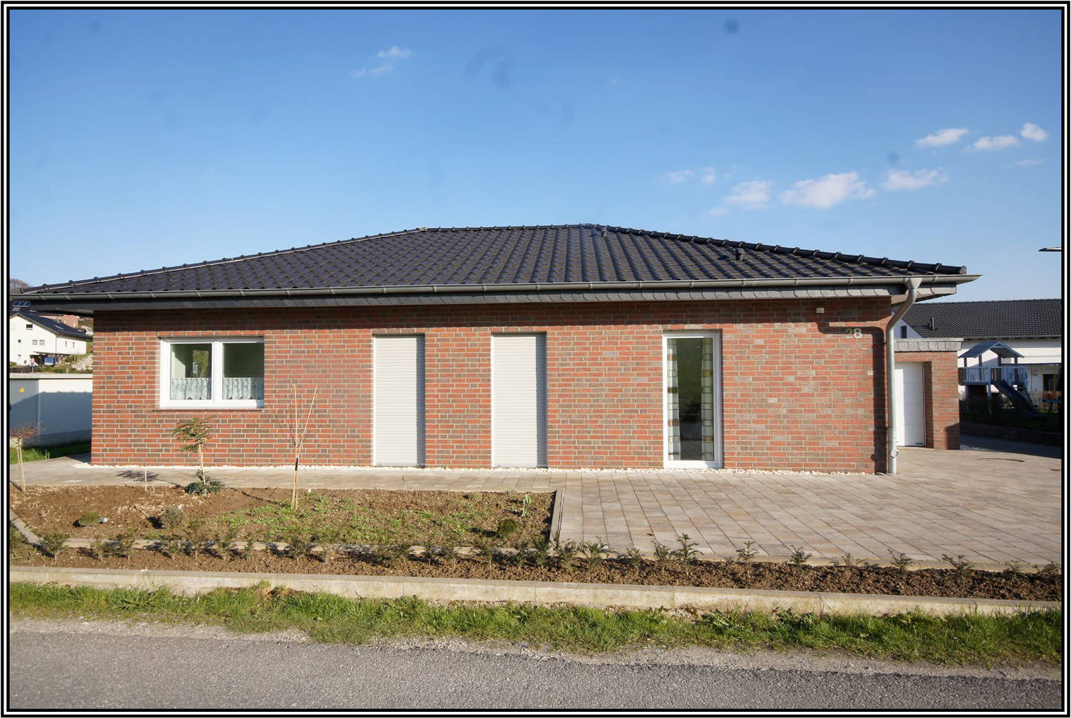 Kfz-Stellplatz, Garage, Einfamilienhaus in Unterm Limberg 28, 33184 Altenbeken, Schwaney