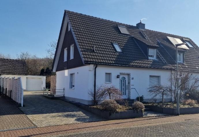 Einfamilienhaus nebst 2 Garagen in Kleiner Feldweg 49, 46569 Hünxe, Bruckhausen - Bild 2