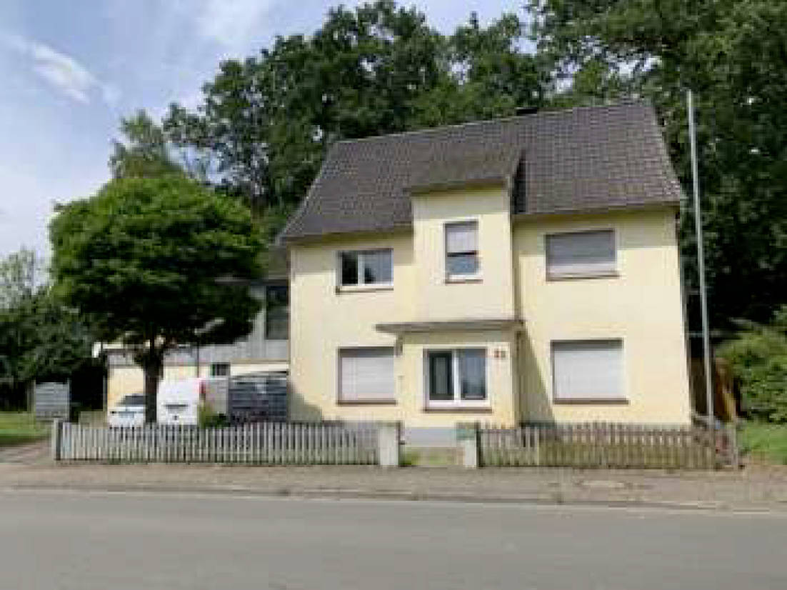 Mehrfamilienhaus in Holsener Straße 30, 33154 Salzkotten, Schwelle - Bild 2