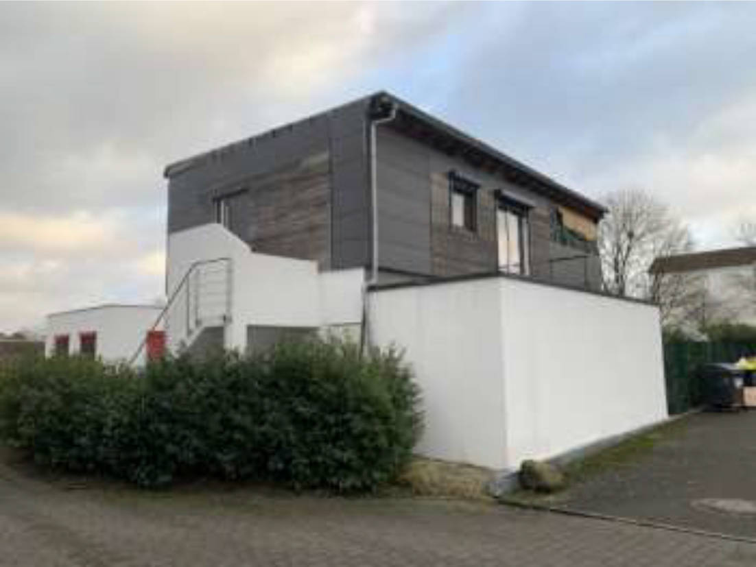 Mit einer Halle mit Betriebsleiterwohnung und Büroanbau bebautes Grundstück in Zum Strothebach 3, 33175 Bad Lippspringe - Bild 5