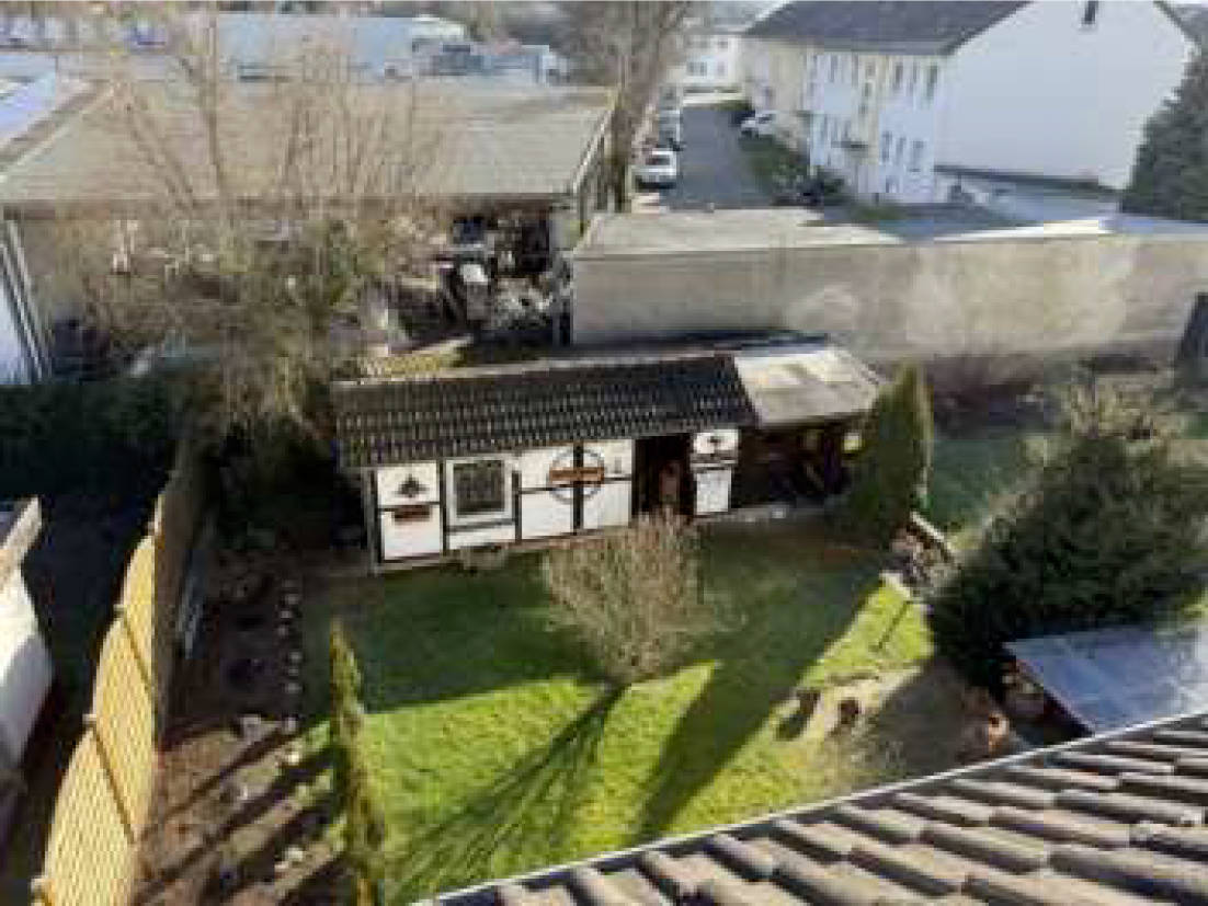 Mit einem Dreifamilienwohnhaus (in der Bauart einer Doppelhaushälfte) mit Garage bebautes Grundstück in Grüner Weg 5, 33098 Paderborn - Bild 2