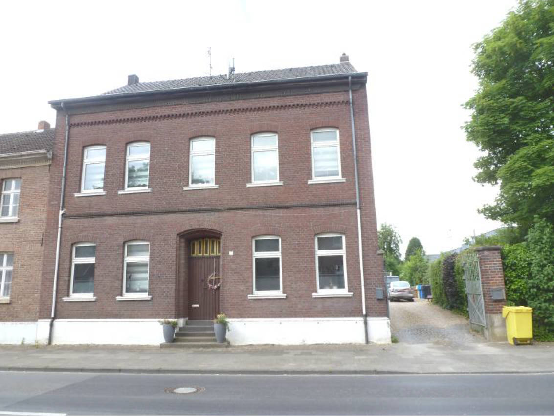 Zweifamilienhaus, Einfamilienhaus, Einfamilienhaus mit Wohnraumanbau und Nebengebäuden in Nettetaler Str. 144, 41751 Viersen, Boisheim