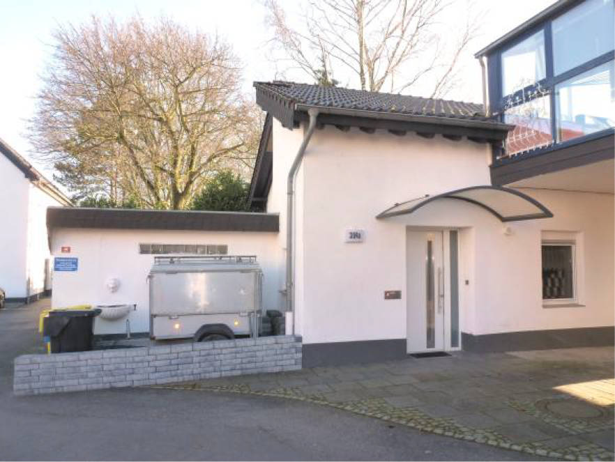 Einfamilienhaus mit 3 Garagen als Wohnungseigentum in Gladbacher Str. 304, 304 a, 41748 Viersen