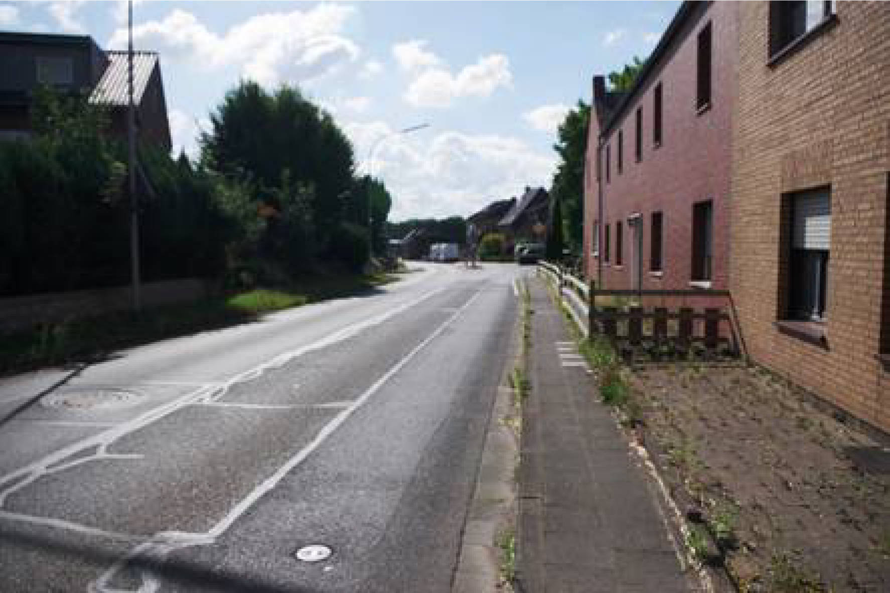Garage, Einfamilienhaus, Es handelt sich bei dem Versteigerungsobjekt um ein Einfamilienhausgrundstück (Reihenendhaus) mit 2 Garagen. in Wasserburgstraße 78, 41569 Rommerskirchen, Anstel - Bild 5