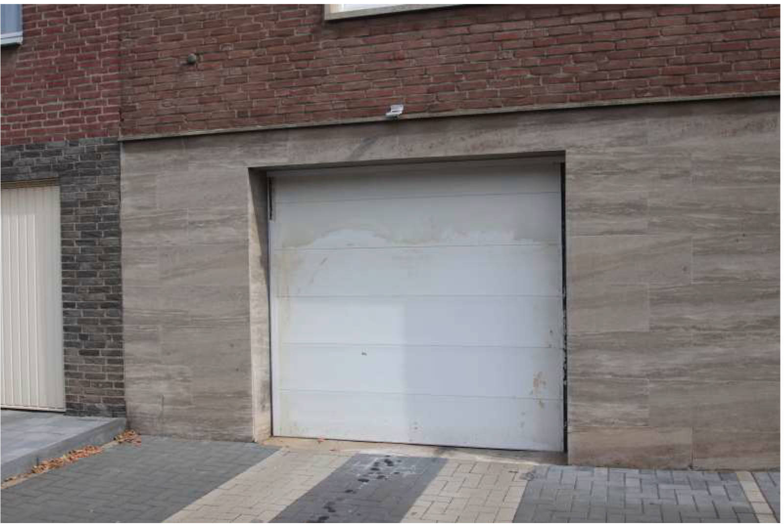 Garage, Einfamilienhaus, Doppelhaushälfte, einseitig abgebautem Einfamilienhaus mit innenliegender Garage in Mühlenstraße 31, 41517 Grevenbroich, Gindorf - Bild 5