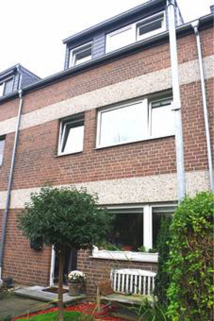 Einfamilienhaus, Es handelt sich bei dem Versteigerungsobjekt um ein Einfamilienhausgrundstück (Reihenmittelhaus). in Lerchenweg 56, 41517 Grevenbroich - Bild 3