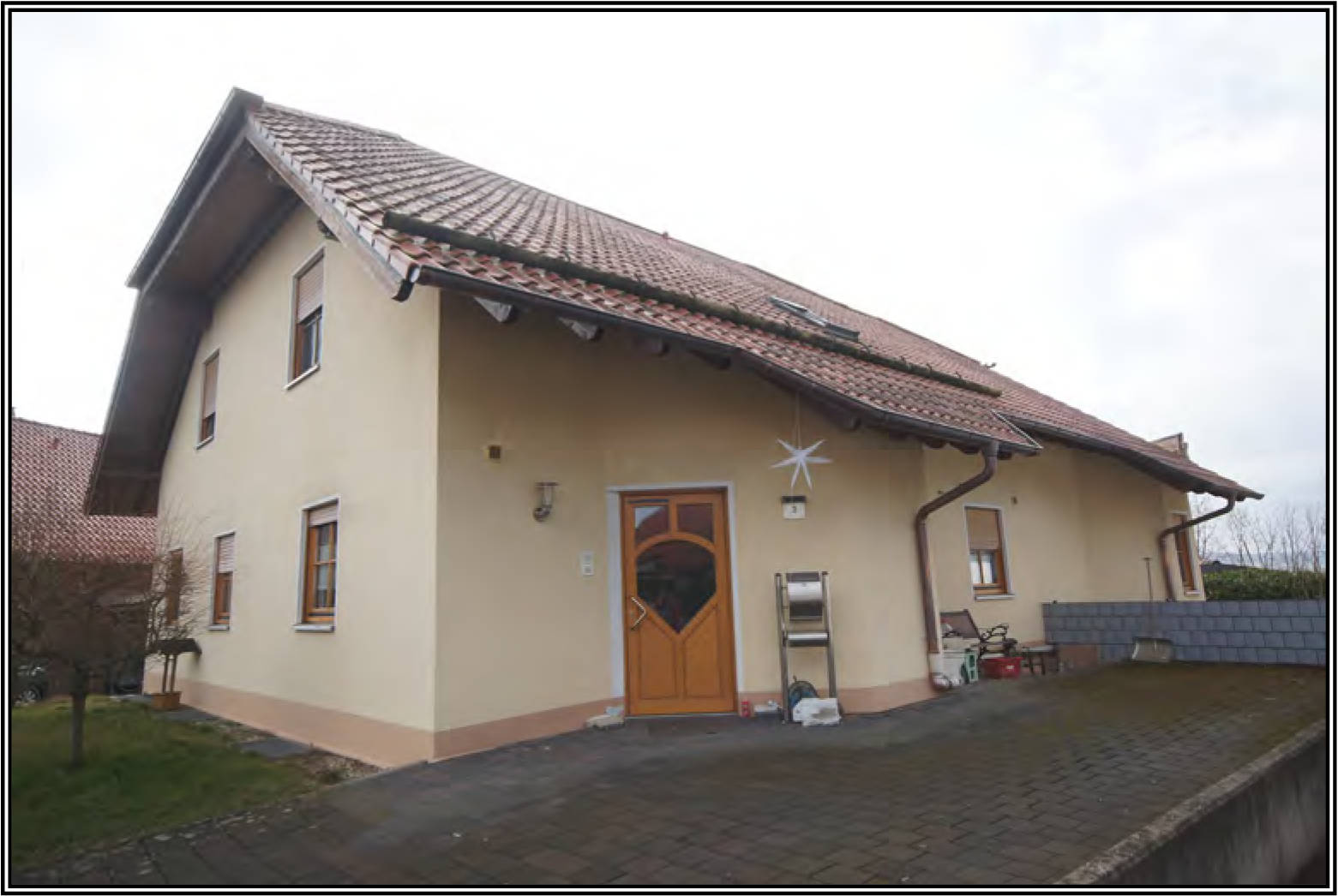 Kfz-Stellplatz, Garage, Einfamilienhaus, Einfamilienhaus mit Einliegerwohnung in Johannes-Meyer-Weg 3, 33034 Brakel