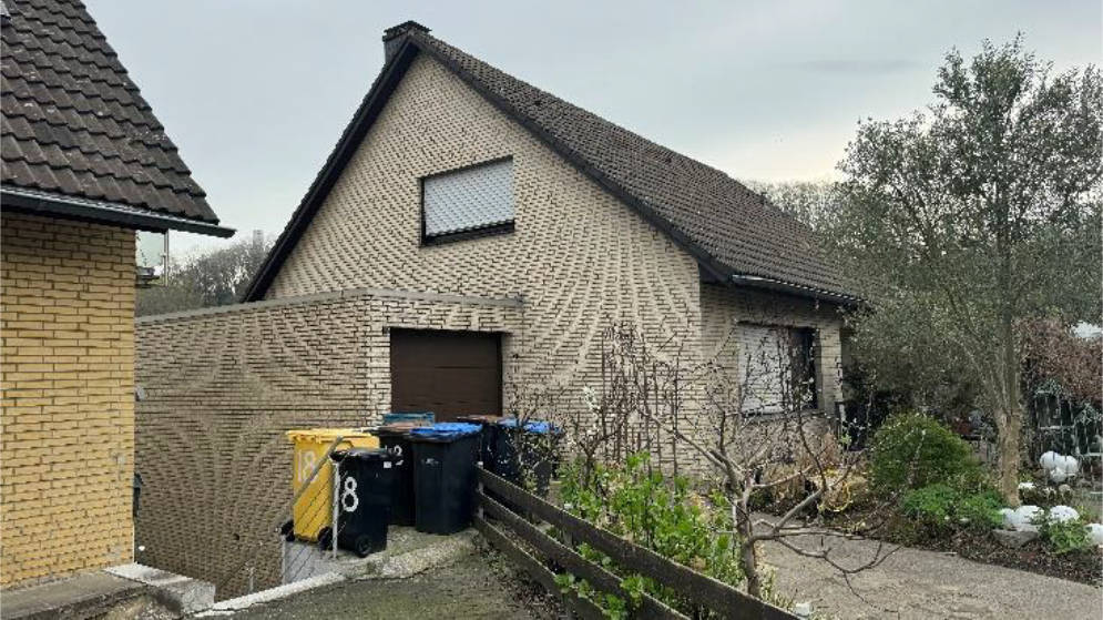 Garage, Einfamilienhaus in Falkenstraße 16, 41517 Grevenbroich, Neurath - Bild 2