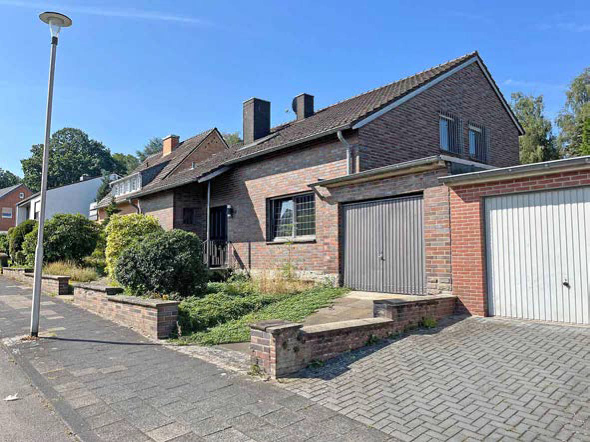 Garage, Einfamilienhaus in Maastrichter Straße 3 u.a., 52134 Herzogenrath - Bild 2