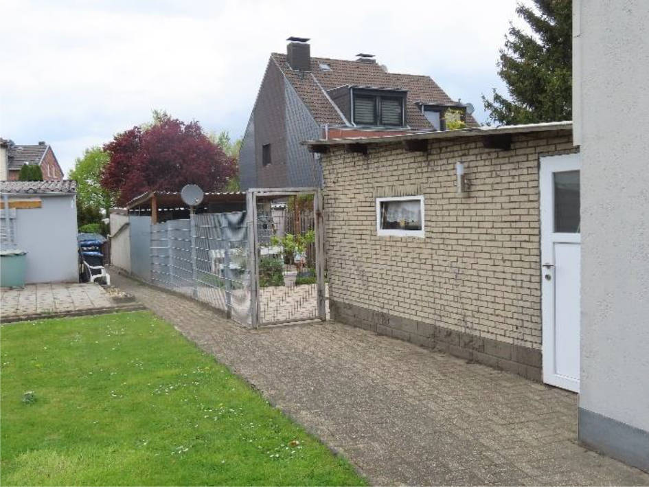 Einfamilienhaus, Doppelgarage sowie Nebengebäude in Gouleystraße 26, 52146 Würselen - Bild 4