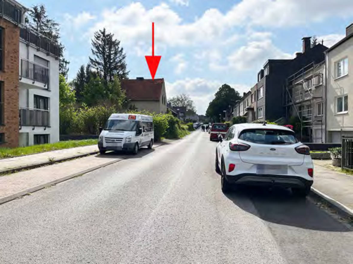 Grundstück bebaut mit teilweise leerstehenden, abbruchreifen Wohn- und Gewerbegebäuden in Drosselweg 27, 29, 31, 52078 Aachen