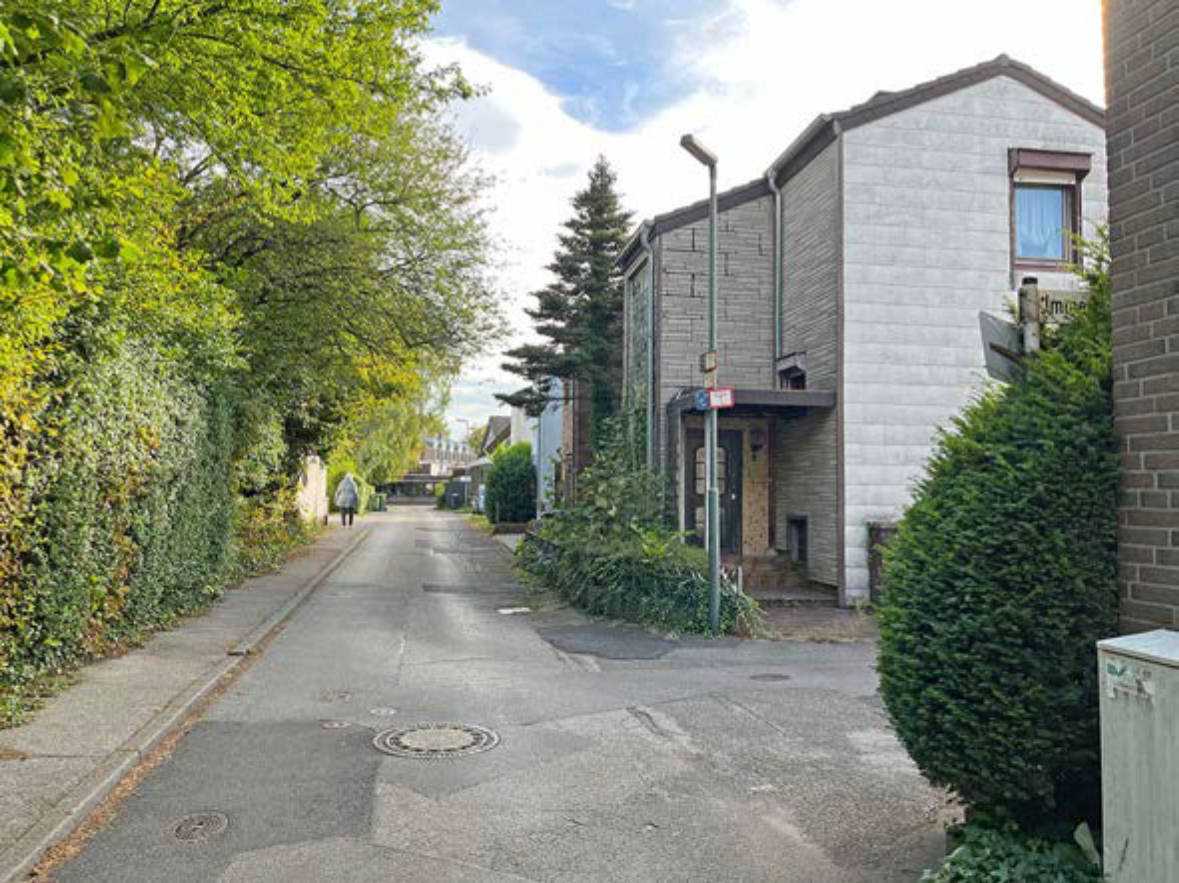 Einfamilienhaus (Reihenendhaus) nebst PKW-Garage in Bonhoefferstraße 8, 52477 Alsdorf, Ofden