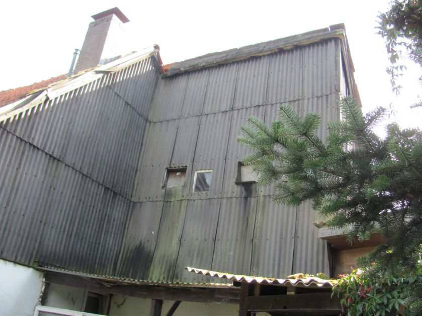 wahrscheinlich Zweifamilienwohnhaus und rückwärtige Nebengebäude in Am Backhaus 3, 33767 Höxter, Brenkhausen - Bild 3