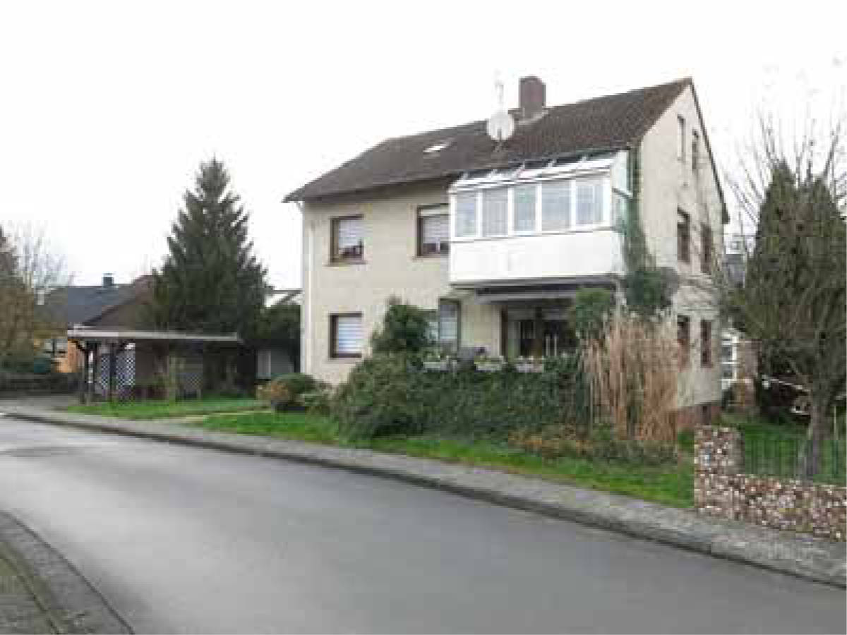 Zweifamilienhaus in Friedrich-Wilhelm-Weber-Straße 6, 37688 Beverungen, Würgassen