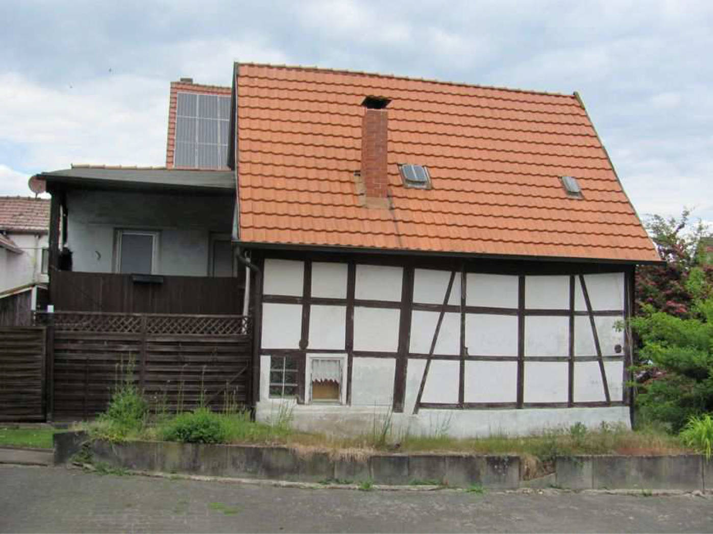 Wohnhaus und rückwärtiger Anbau in Bosseborner Straße 20, 37671 Höxter, Ovenhausen - Bild 2