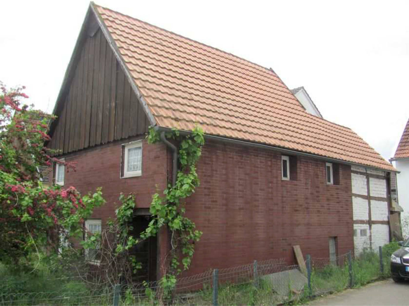 Wohnhaus und rückwärtiger Anbau in Bosseborner Straße 20, 37671 Höxter, Ovenhausen