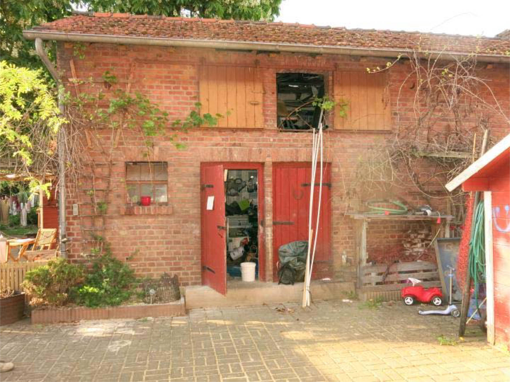 Doppelhaushälfte mit Nebengebäude und Carport in Höxtersche Straße 23, 37671 Höxter, Ottbergen - Bild 3