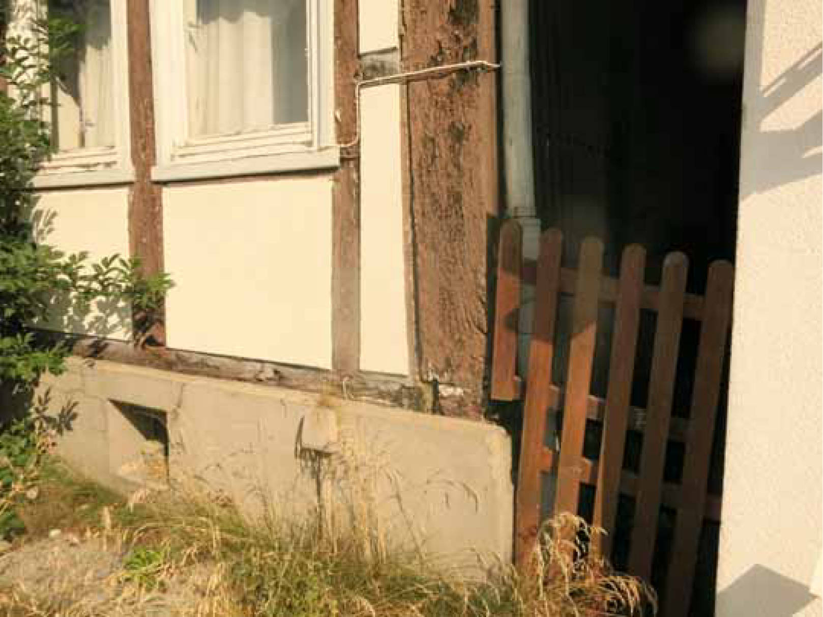 Einfamilienhaus mit Nebengebäuden in Obere Reihe 12, 37671 Höxter, Albaxen - Bild 2