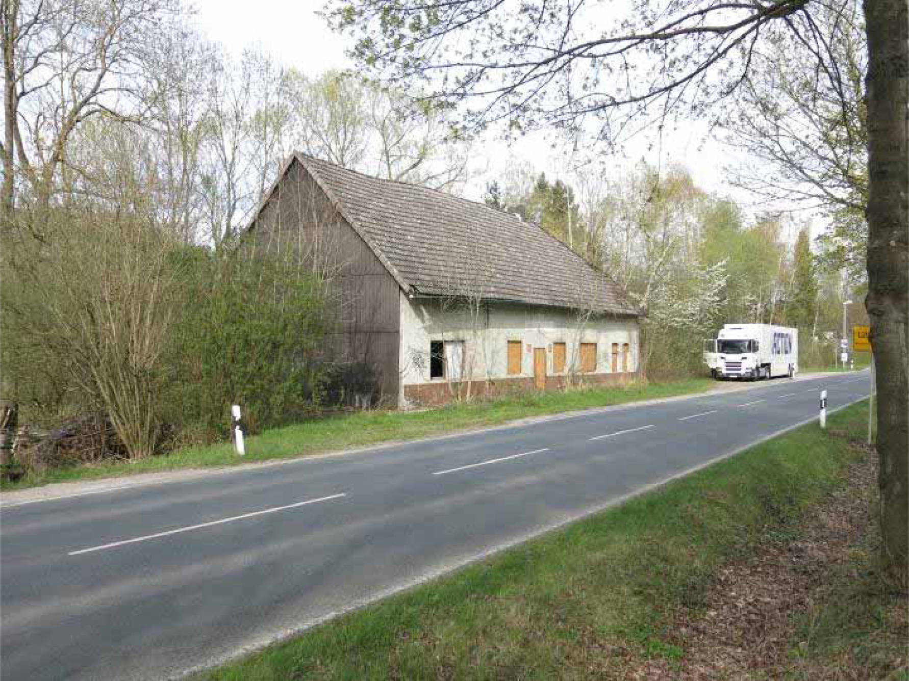 Grundstück im Außenbereich (§ 35 BauGB) mit Bauruine in Lütmarser Tal 34, 37671 Höxter, Lütmarsen