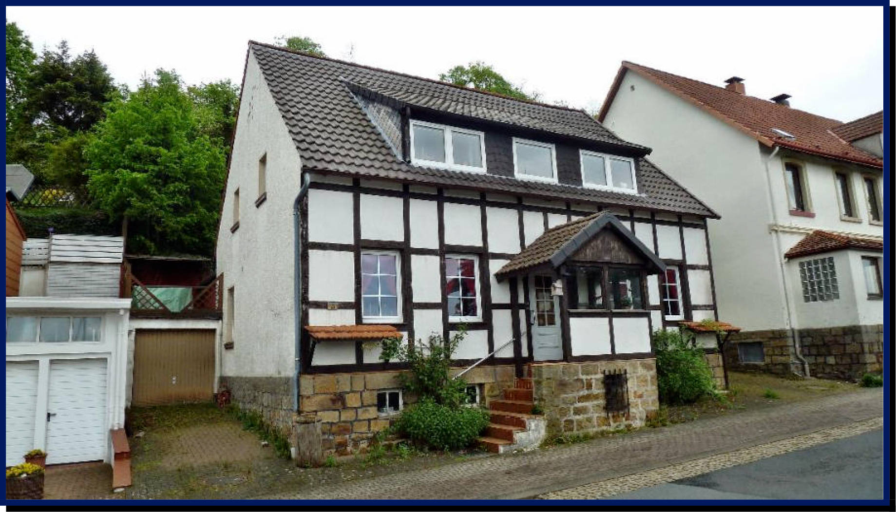 Garage, Einfamilienhaus in Am Oekerberg 23, 32816 Schieder-Schwalenberg, Schwalenberg - Bild 2