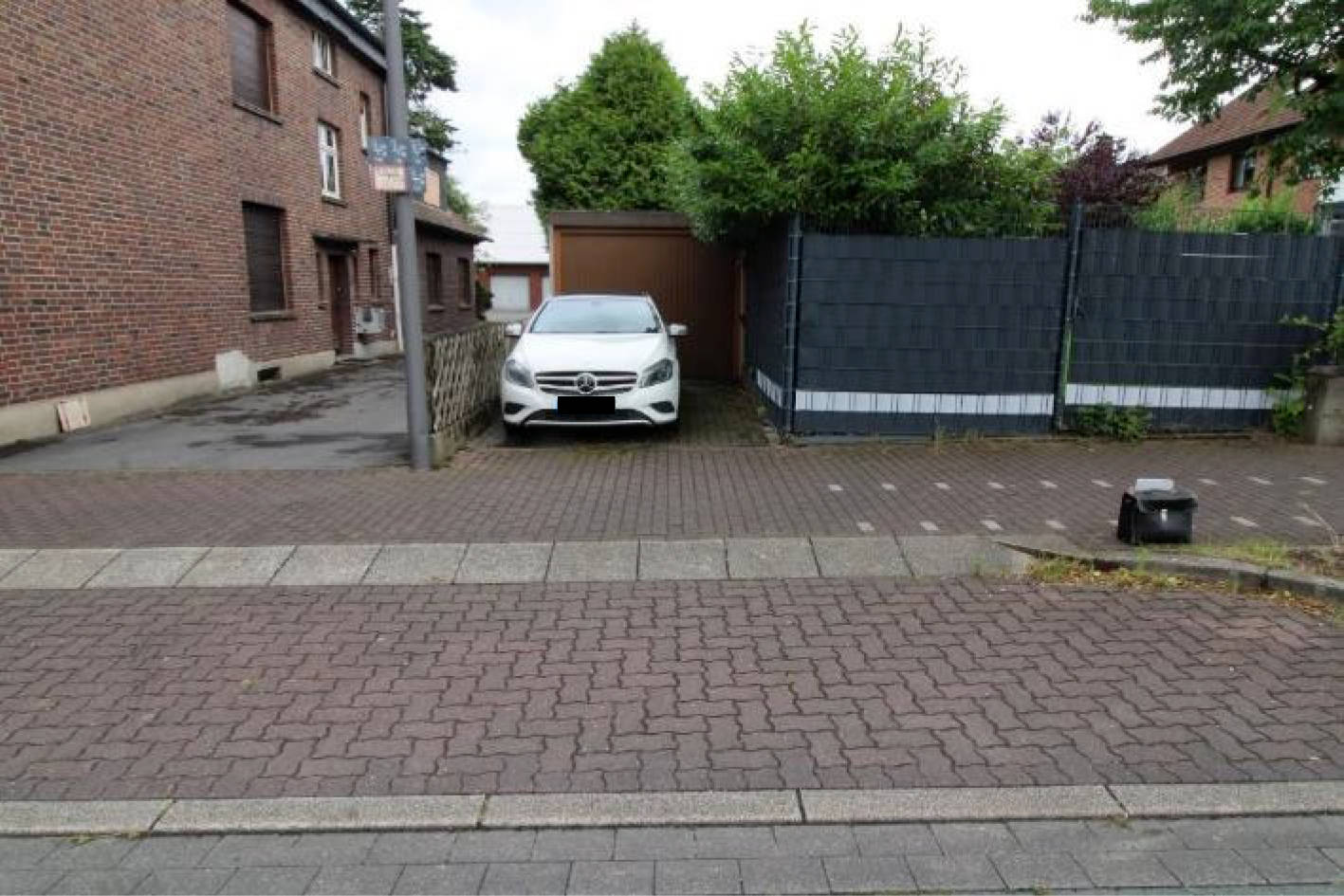Reihenhaus, Bei dem zu bewertenden Objekt handlet es sich um ein zweigeschossiges, vollständig unterkellertes Einfamilienreihenmittelhaus und eine Garage. Das Objekt wird zum Wertermittlungsstichtag von der Miteigentümerin bewohnt. in Am Kippgarten 3 A, 45739 Oer-Erkenschwick - Bild 2