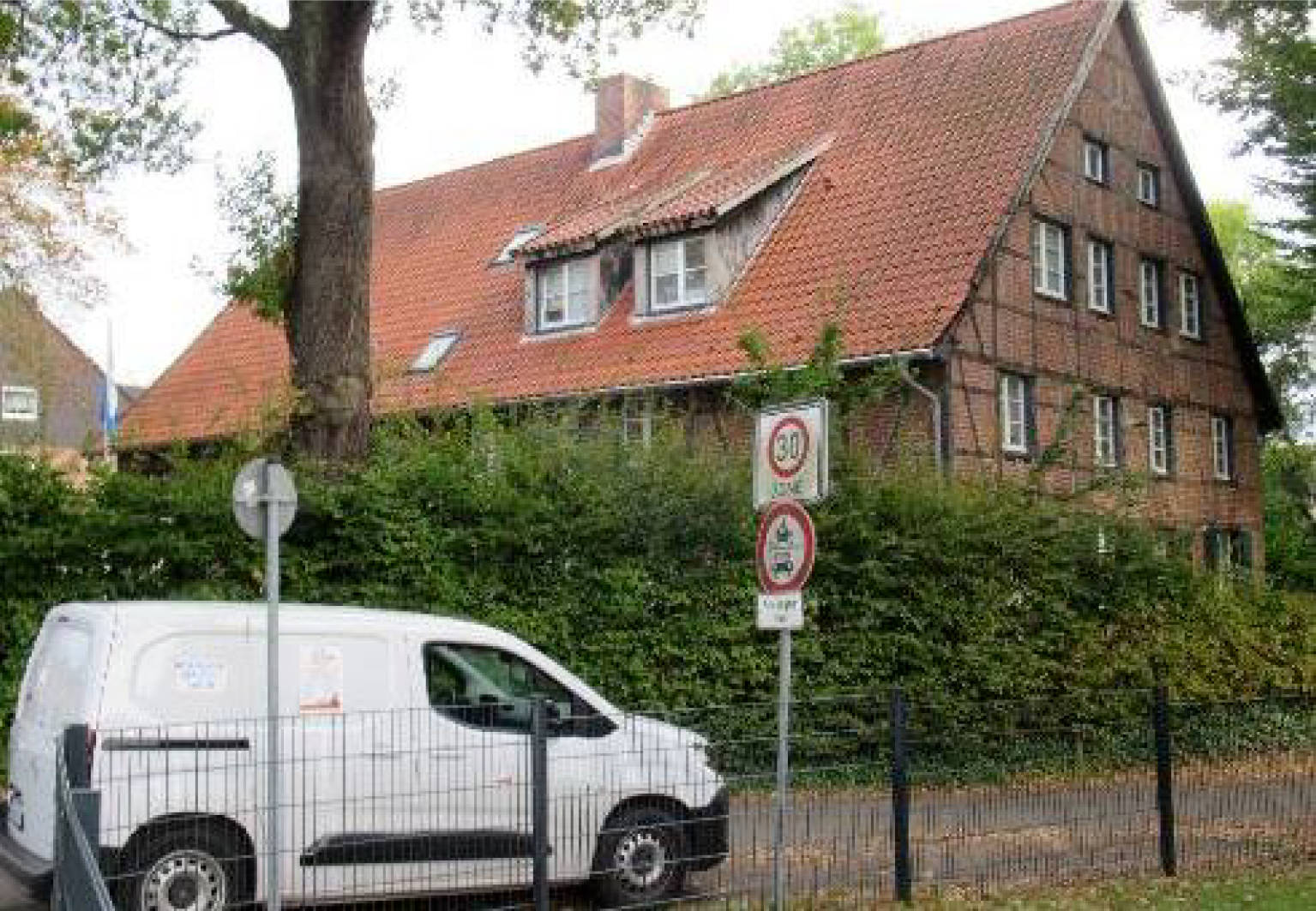 Mehrfamilienhaus, Gewerbeeinheit (z.B. Laden, Büro), Garage in Unterstraße 14, 45659 Recklinghausen
