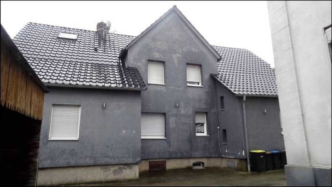 Zweifamilienhaus, Doppelhaushälfte, ungenehmigte An- und Umbauten in Karlstraße 12 B, 45699 Herten