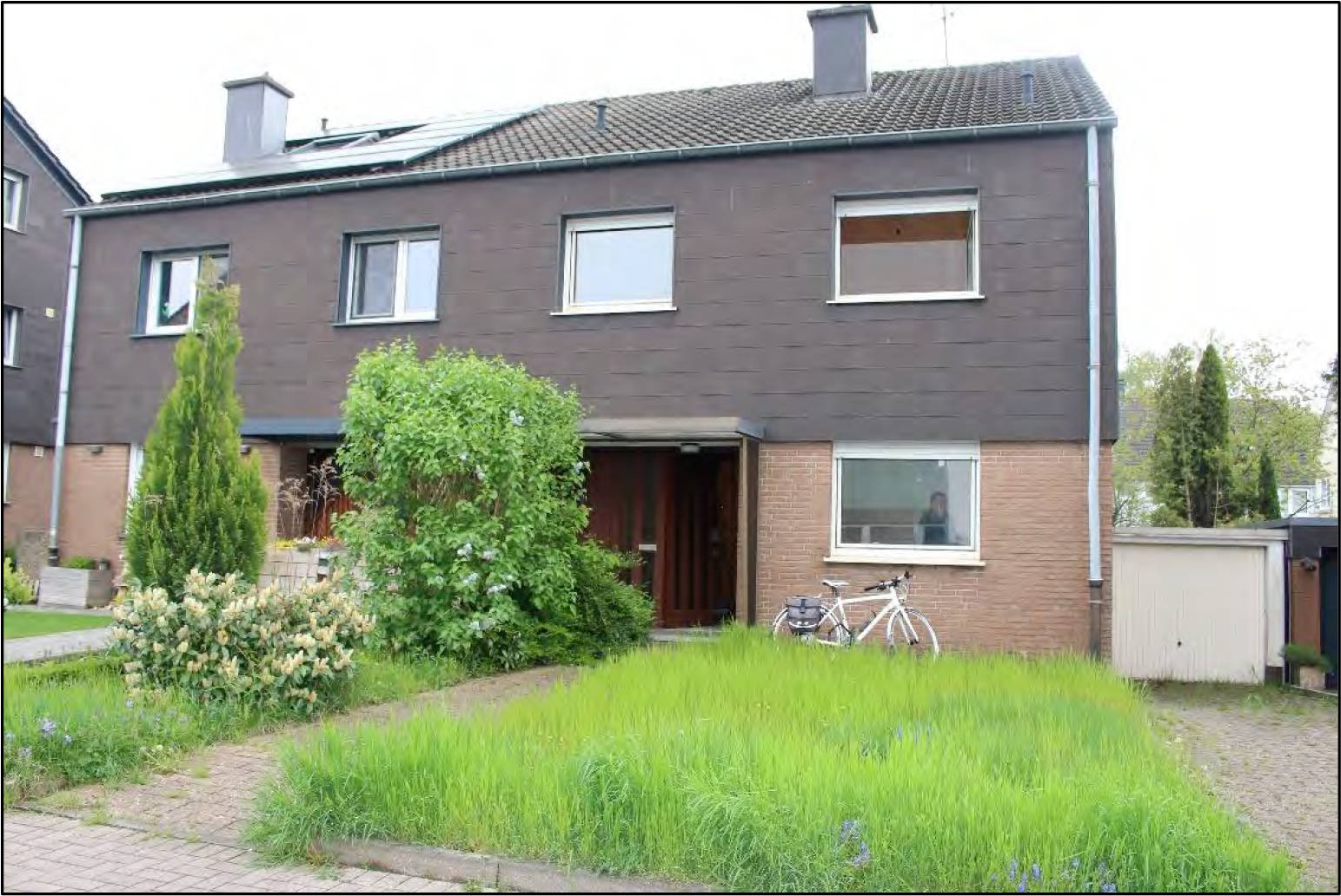 Garage, Doppelhaushälfte, Das in Rede stehende Objekt ist zum Wertermittlungsstichtag ungenutzt. in Heinrich-Pardon-Straße 13, 45665 Recklinghausen