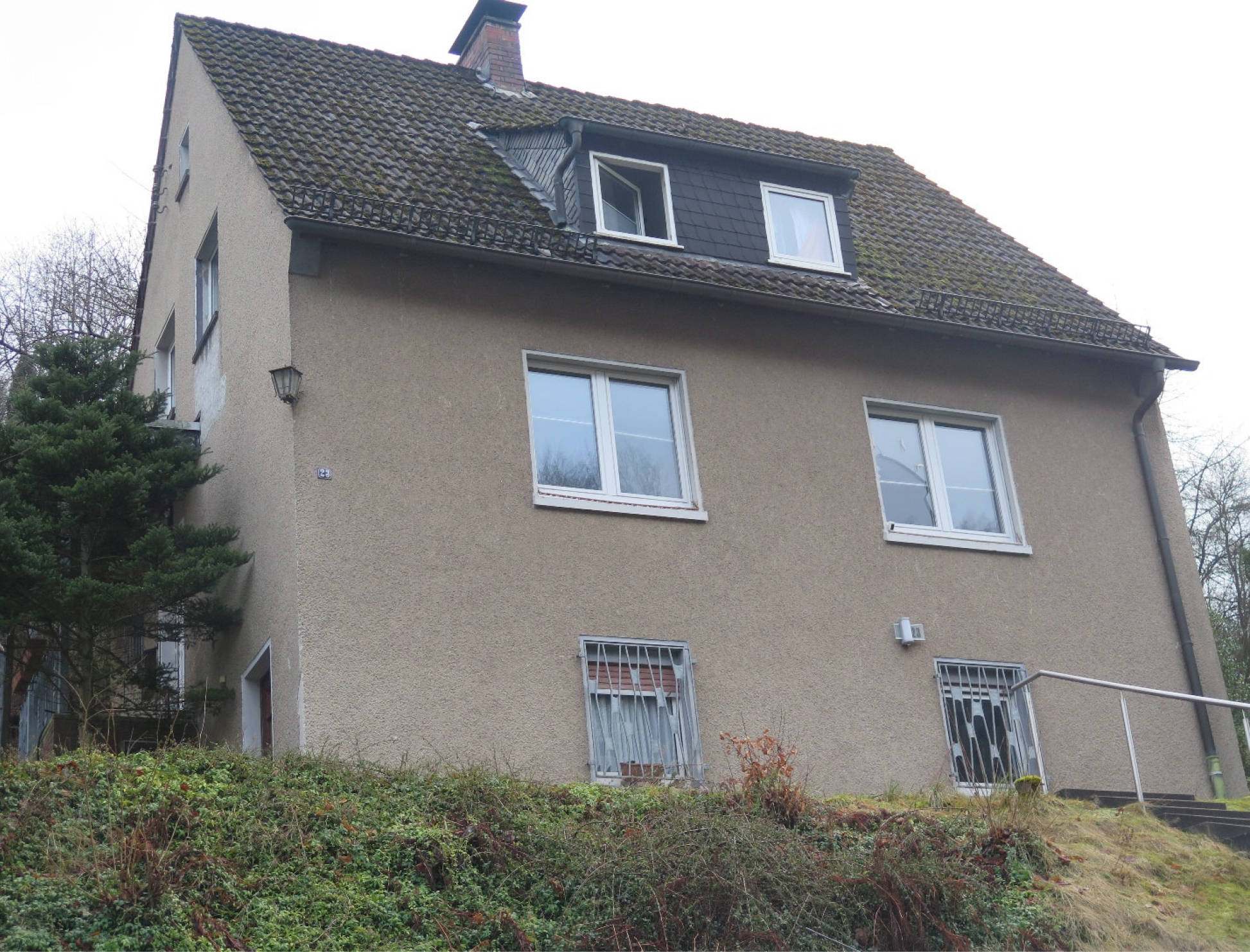 Zweifamilienhaus, Kfz-Stellplatz, Garage in Asenbach 23, 58579 Schalksmühle - Bild 2