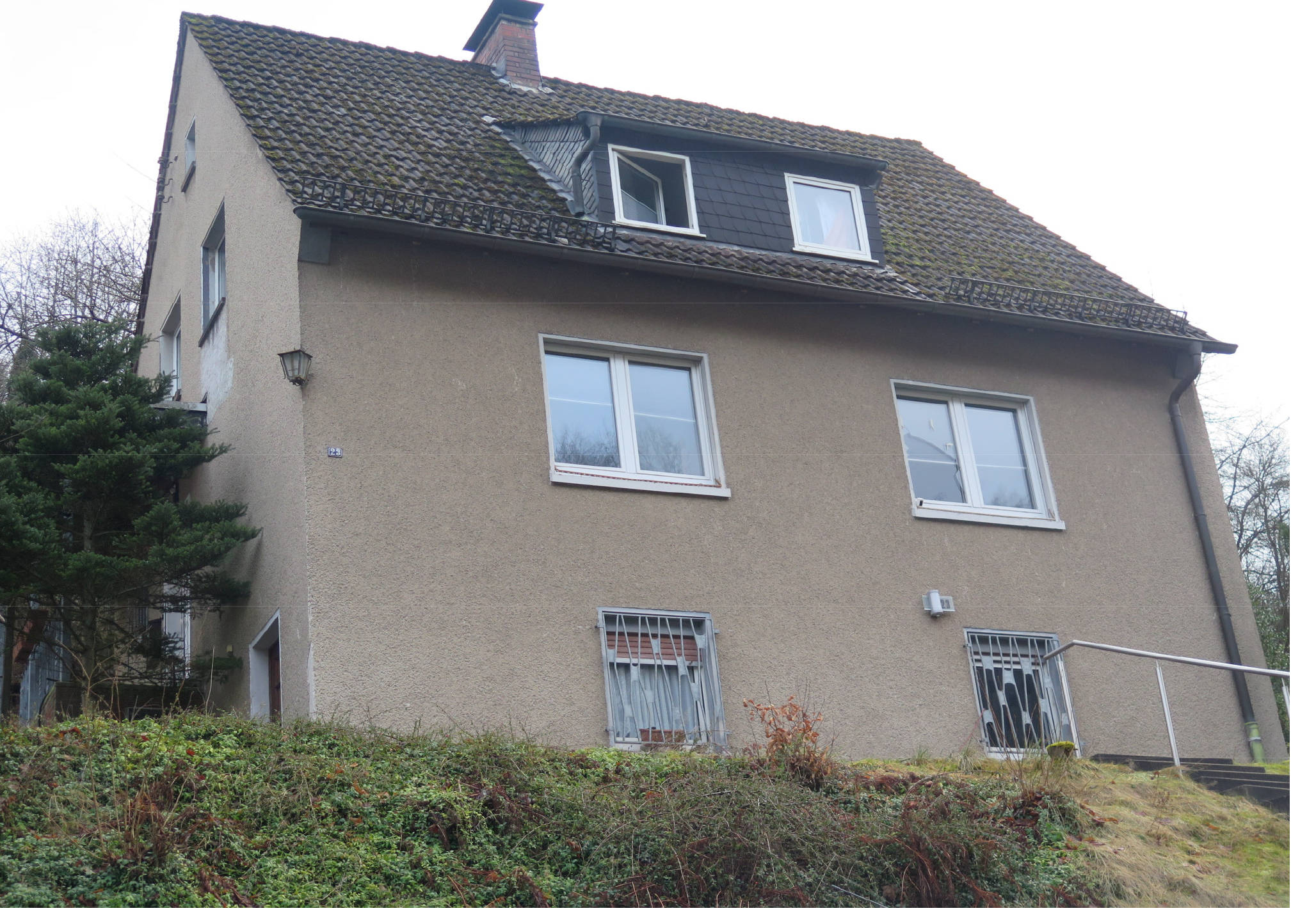 Zweifamilienhaus, Kfz-Stellplatz, Garage in Asenbach 23, 58579 Schalksmühle