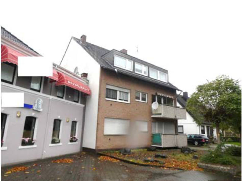 Mehrfamilienhaus und einer Reihengarage in Gilleshütte 1, 41352 Korschenbroich
