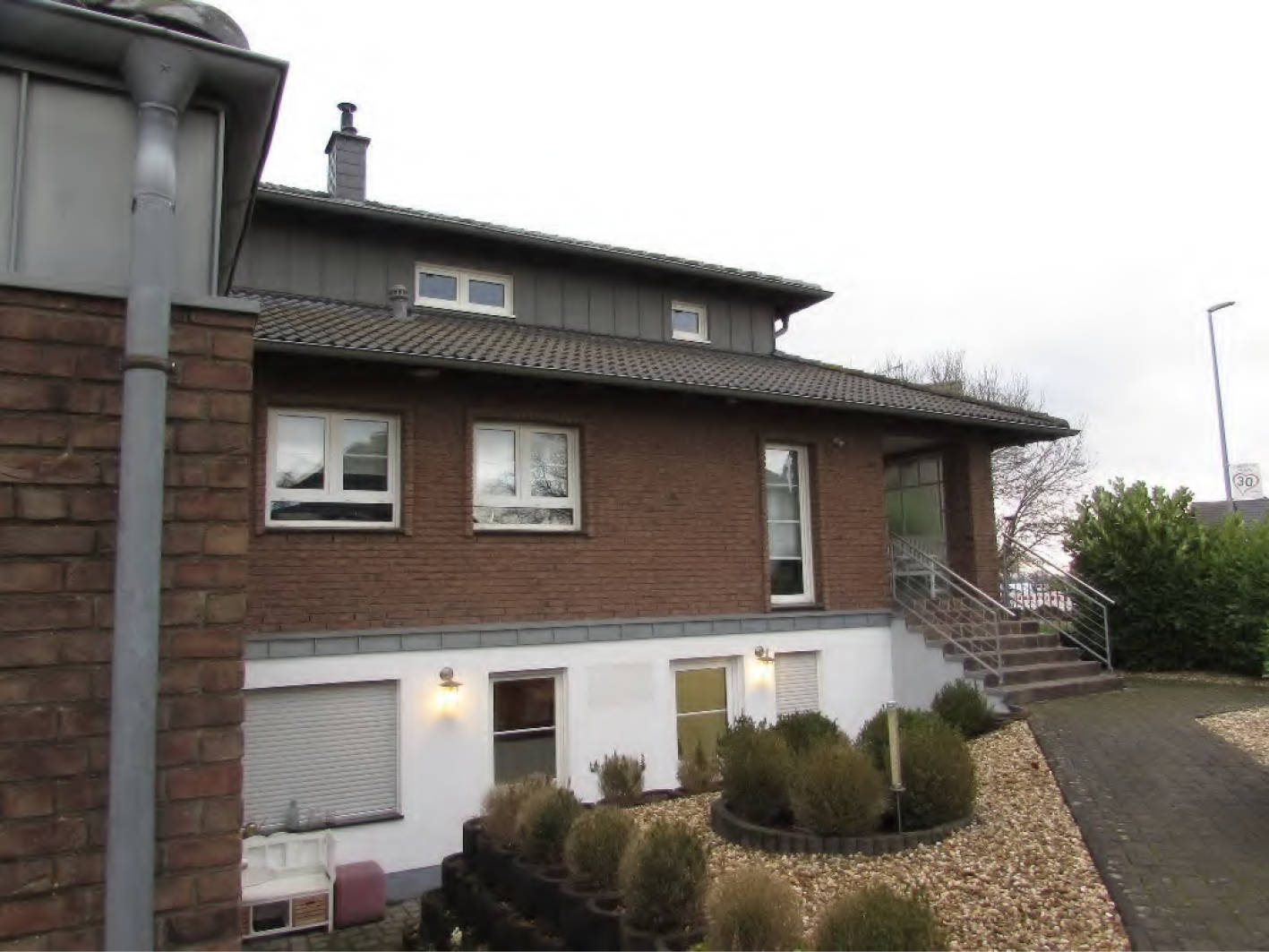Kfz-Stellplatz, Gewerbeeinheit (z.B. Laden, Büro), Garage, Einfamilienhaus in Sindorfer Straße 41, 50189 Elsdorf, Heppendorf
