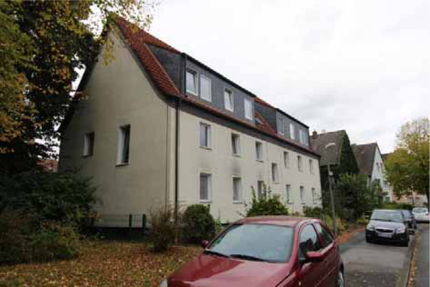 Mehrfamilienhaus, vollständig unterkellertes zweigeschossiges Mehrfamilienhaus mit zu Wohnzwecken ausgebautem Dachgeschoss und Spitzboden, mit insgesamt acht Wohnungen, vollständig vermietet in Im Spanenkamp 7, 45770 Marl, Hüls-Nord