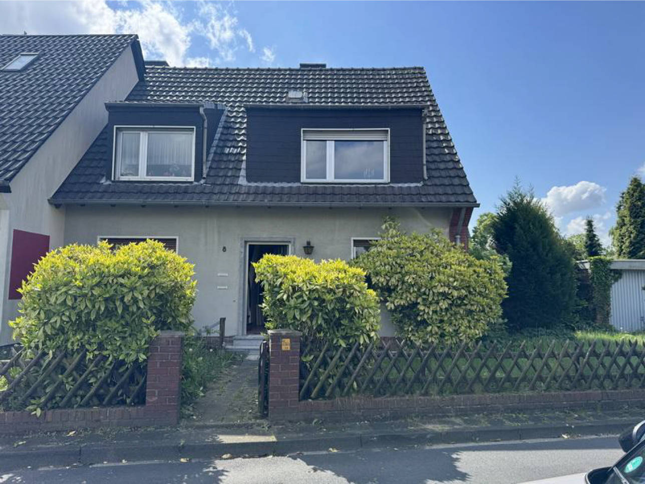 Garage, Doppelhaushälfte in Porschestraße 8, 41462 Neuss - Bild 2