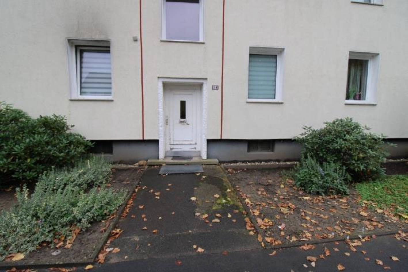 Mehrfamilienhaus, vollständig unterkellertes zweigeschossiges Mehrfamilienhaus, DG zu Wohnzwecken ausgebaut, insgesamt 9 Wohnungen,  Objekt zum Wertermittlungsstichtag vollständig vermietet in Im Spannenkamp 10, 45770 Marl, Hüls-Nord - Bild 4
