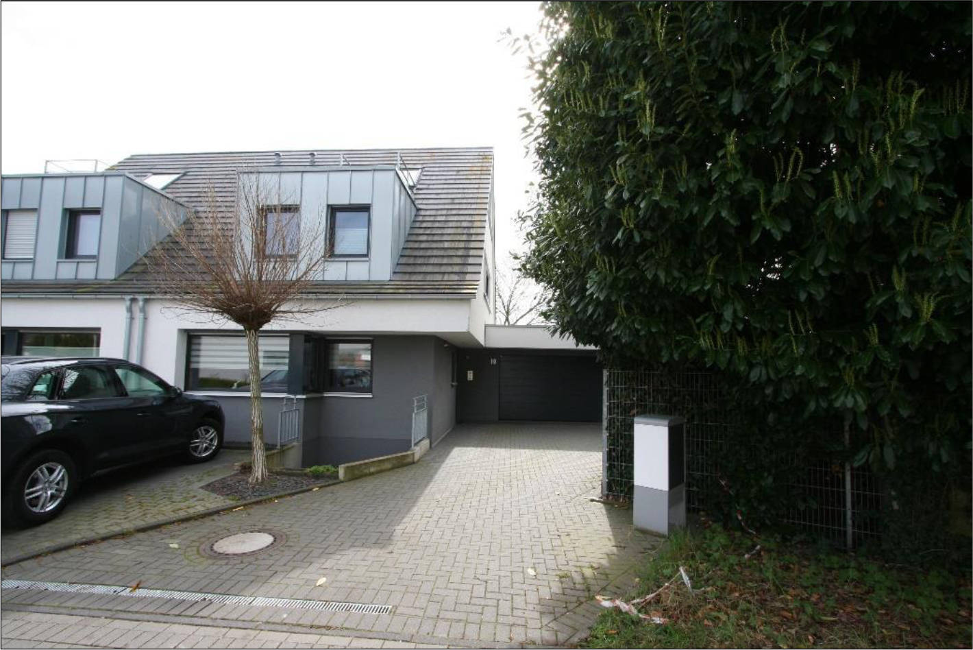 Doppelhaushälfte und Doppelgarage in Rather Straße 10, 50259 Pulheim, Geyen