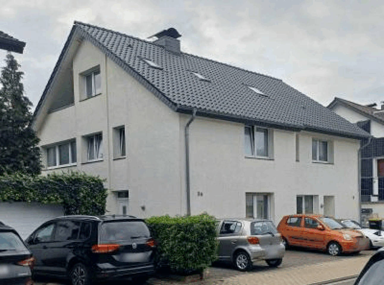 unbebautes Grundstück, zweigeschossiges Wohnhaus, unbebaute Splitterfäche in Lerchenweg 9, 9a, 40878 Ratingen