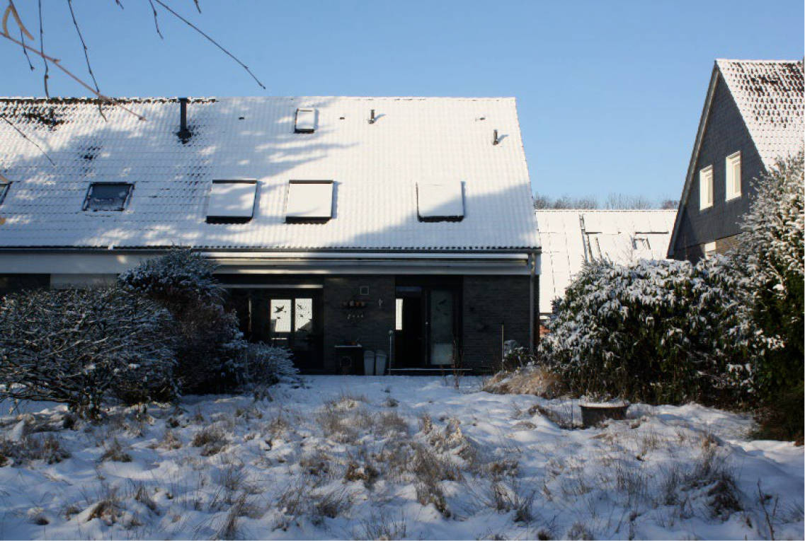 Einfamilienhaus mit Einliegerwohnung als Doppelhaushälfte mit Garage in Kirchfeldstraße 16, 40882 Ratingen