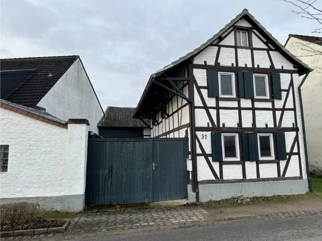 Einfamilienhaus, und Nebengebäude 2x Stall, 1x Scheune in Dürener Str. 31, 52391 Vettweiß, Vettweiß - Bild 2