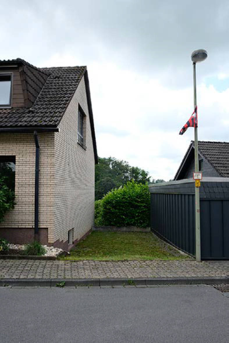 Zweifamilienhaus, Doppelgarage, zwei Kfz-Stellplätze in Am Steinberg 10, 51519 Odenthal, Osenau