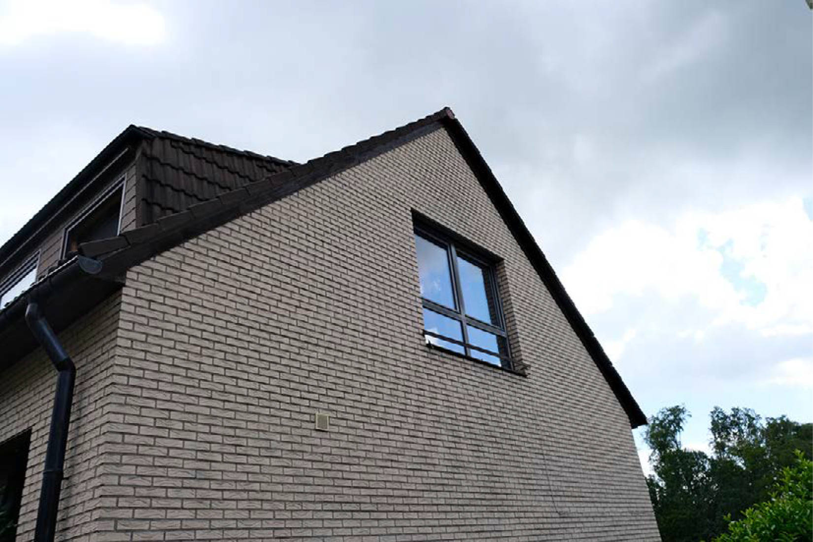 Zweifamilienhaus, Doppelgarage, zwei Kfz-Stellplätze in Am Steinberg 10, 51519 Odenthal, Osenau